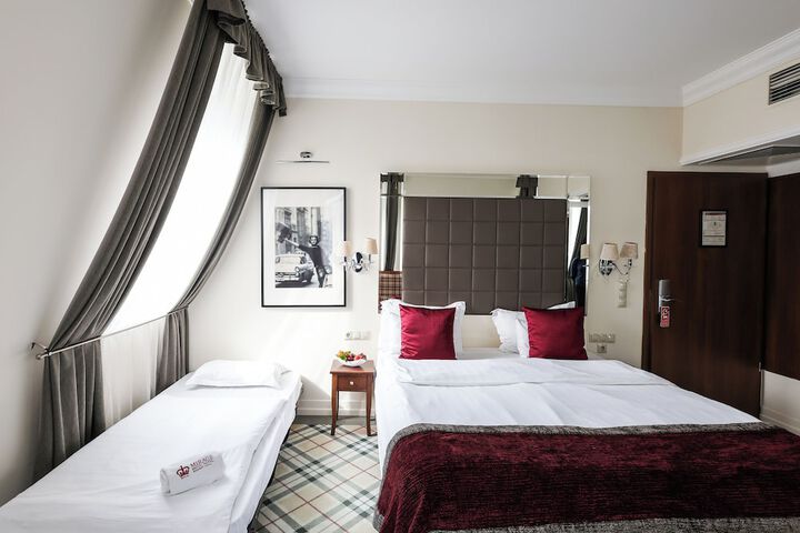 Room 15 of 39