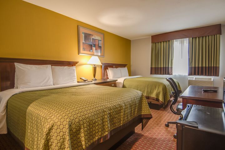 1 Queen Bed (4 of 18)
