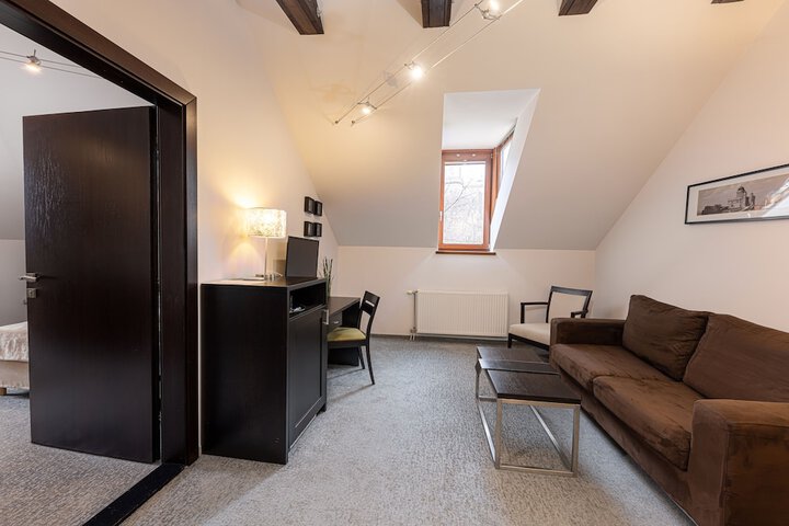 Room 10 of 74