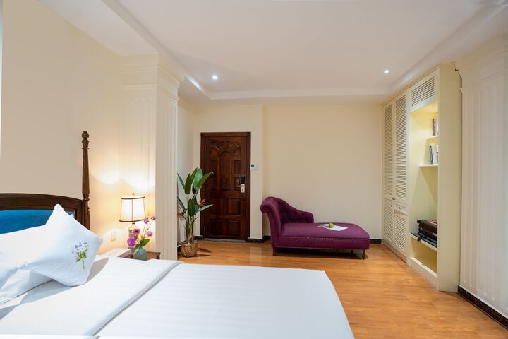 Room 30 of 106