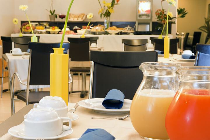 Breakfast/Coffee Service 42 of 67