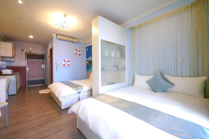 Room 6 of 51