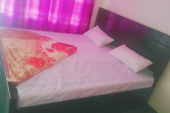 Room 6 of 13