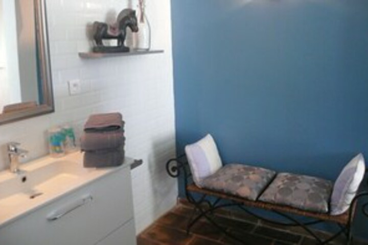 Room 4 of 25