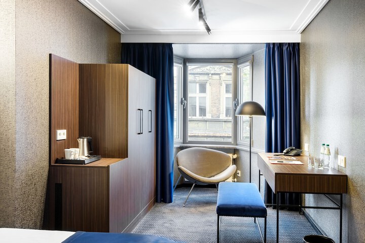 Room 35 of 74