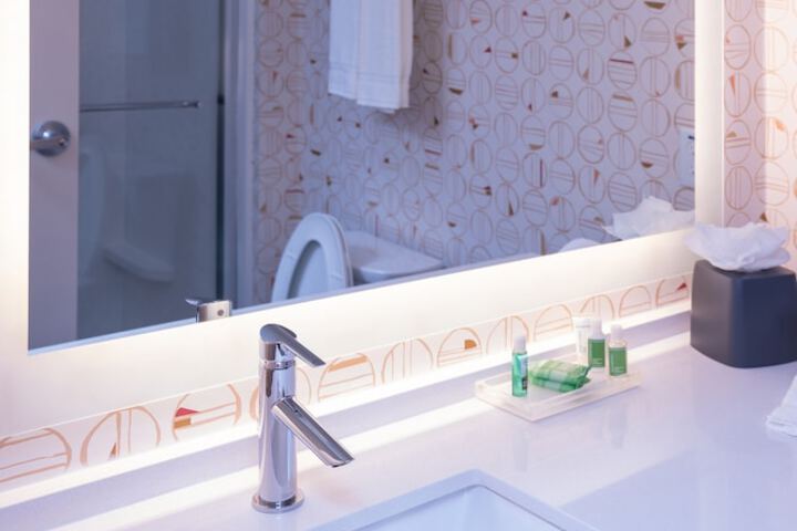 Bathroom sink