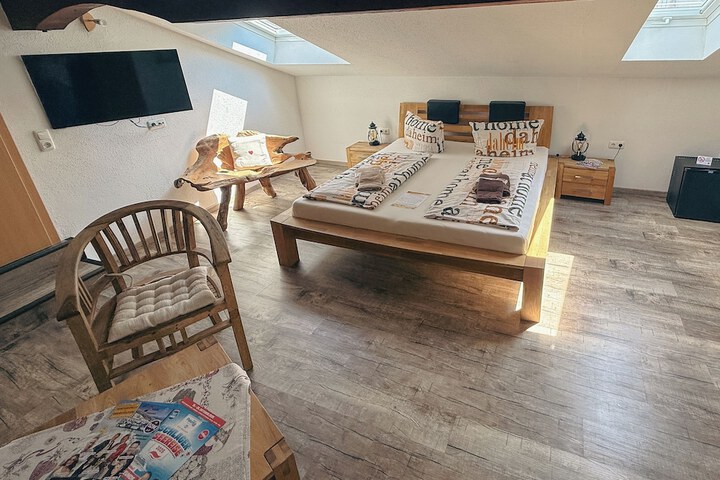 Room 4 of 18