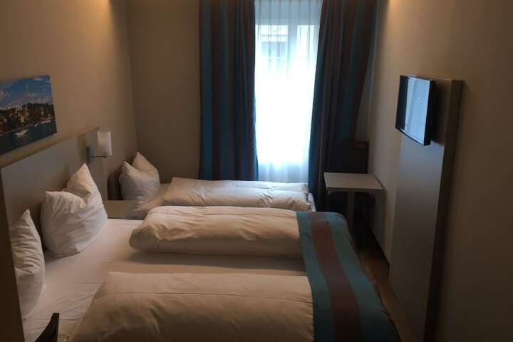 Room 9 of 38
