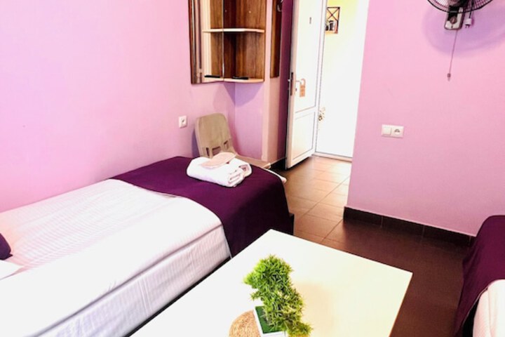 Room 6 of 101