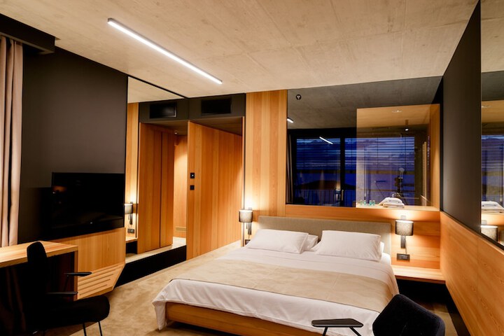 Room 11 of 62