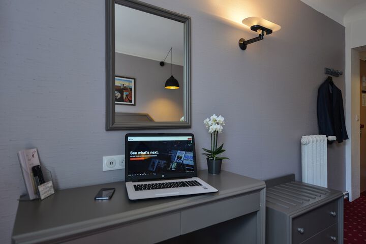 Room 27 of 38