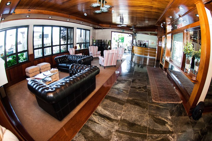 Entrance & Lobby