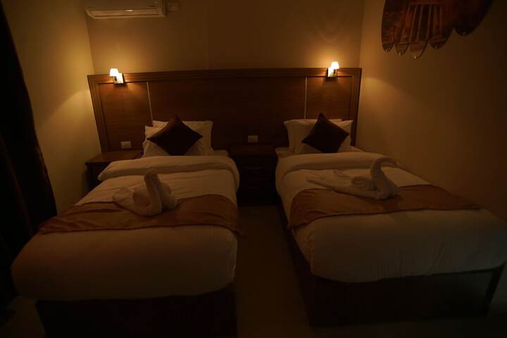 Room 11 of 37