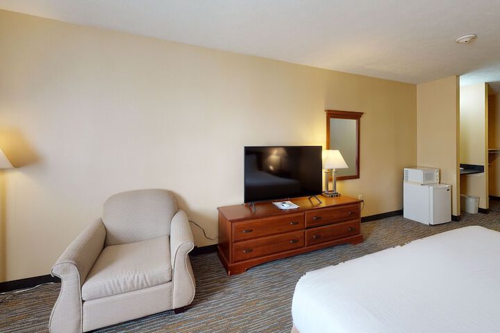 1 King Bed (7 of 12)