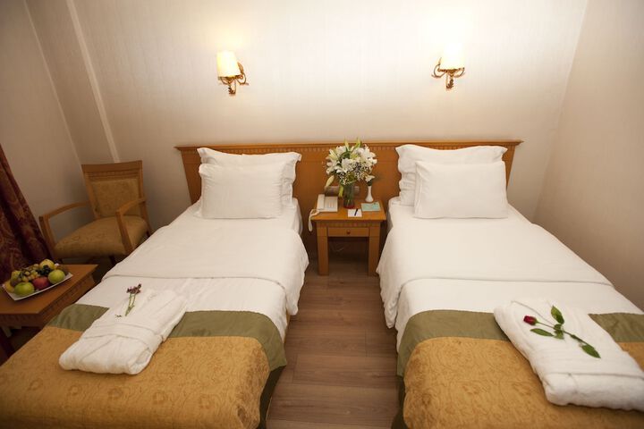 Room 19 of 64