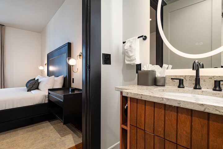Room 83 of 341