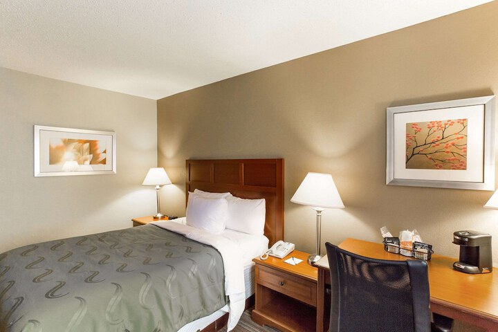 1 Double Bed Accessible (5 of 13)
