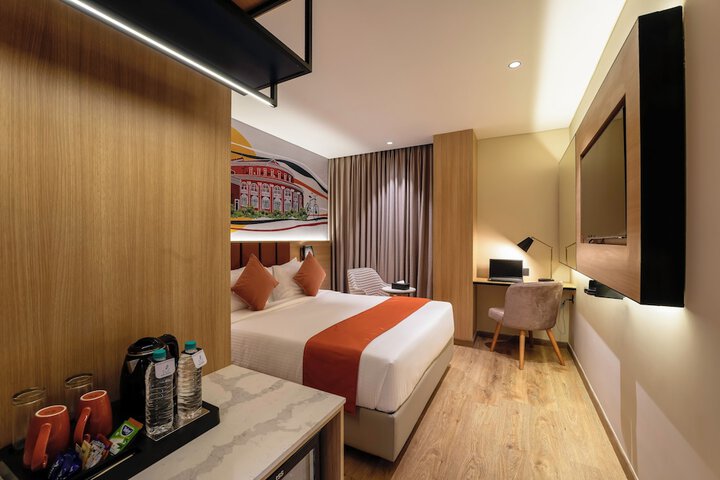 Room 11 of 24