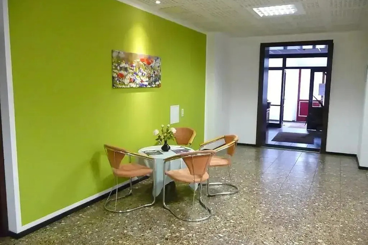 Room 5 of 9