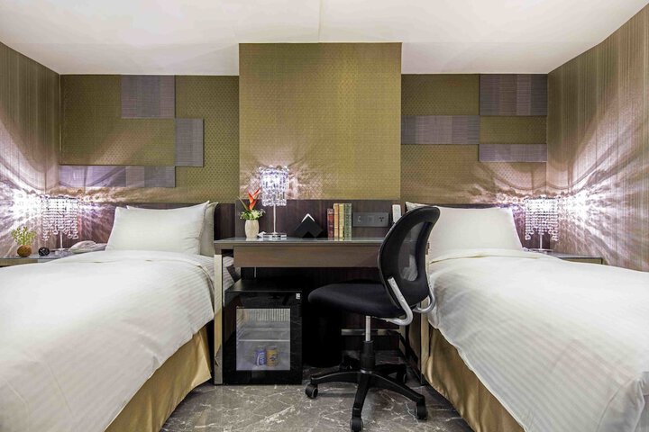 Room 8 of 60
