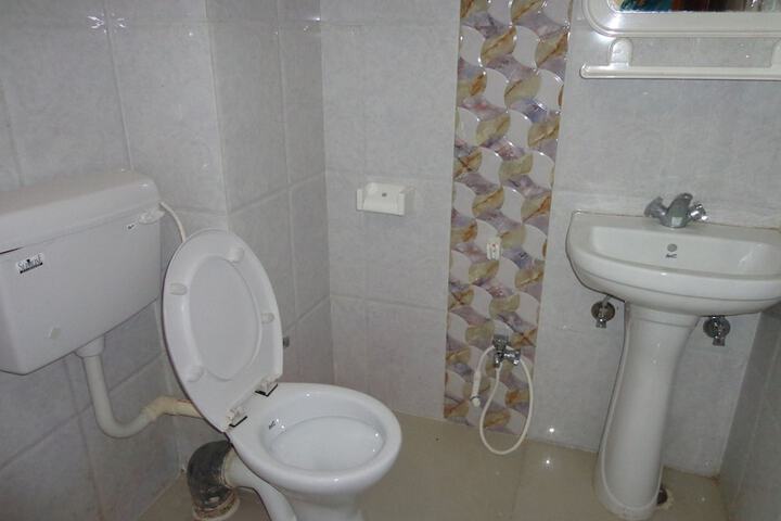 Room 8 of 18