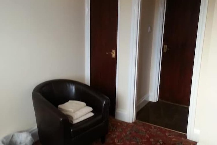 Room 9 of 35