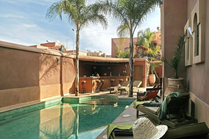 Pool 19 of 33