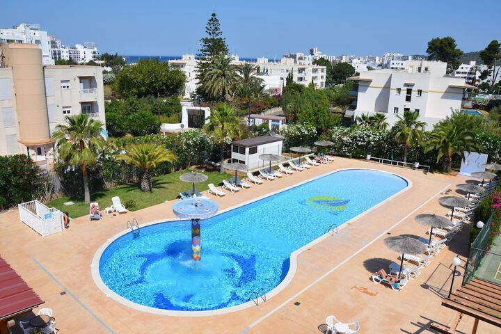Hotel Pool