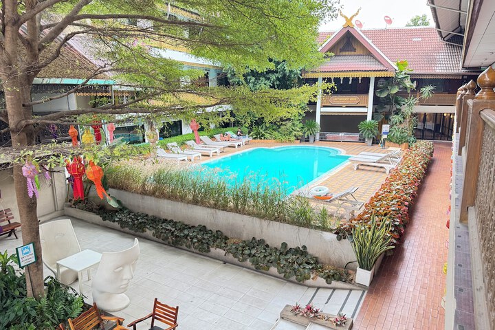 Collection O Khu Mueang near Tha Phae Gate (formerly Lai Thai Guesthouse)