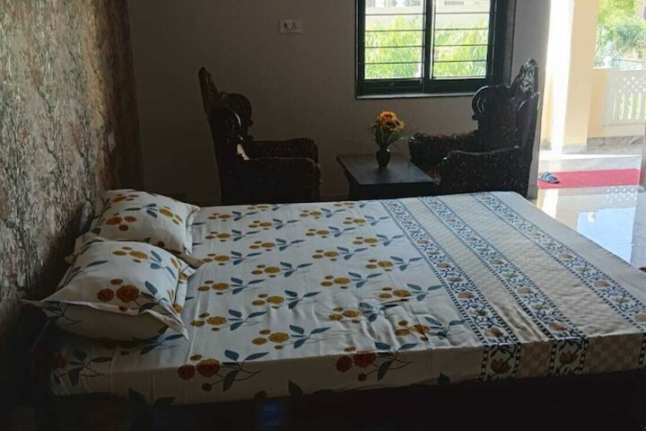 Room 3 of 28