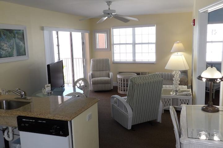 Room 152 of 229