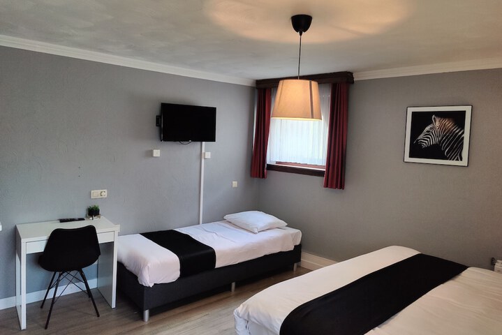 Room 12 of 37