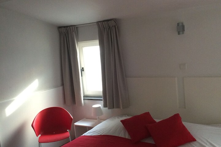 Room 6 of 67