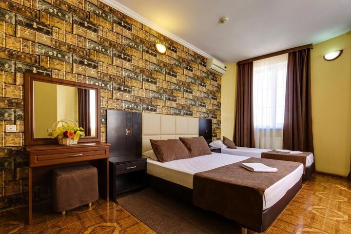 Room 8 of 44