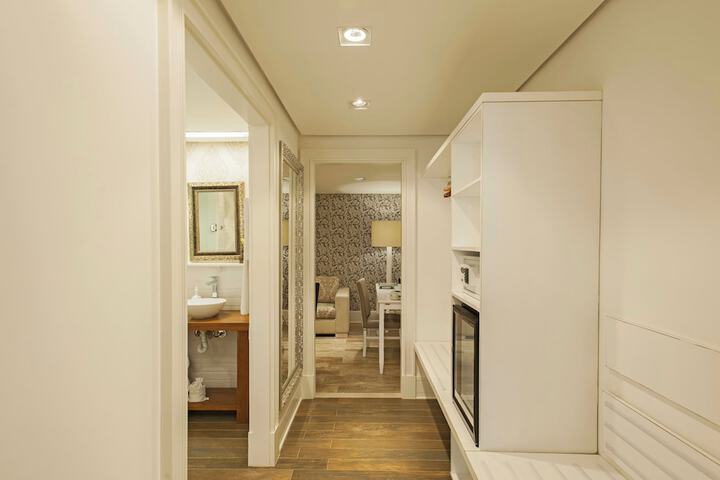 Room 51 of 217