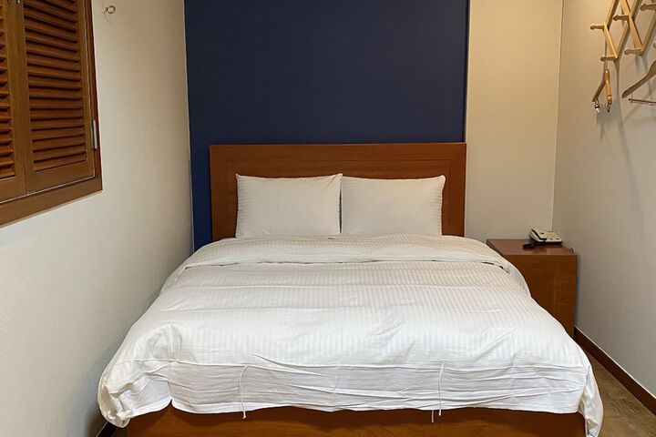 Room 11 of 73