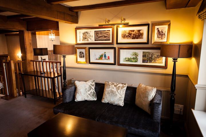 Lounge 38 of 60