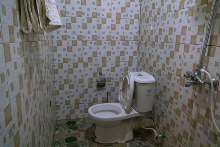Room 32 of 53