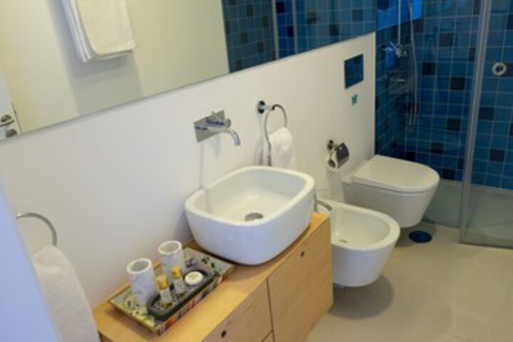 Room 5 of 74