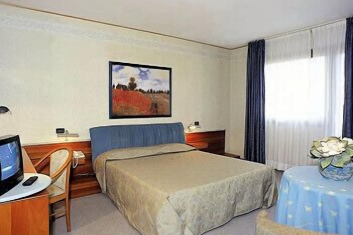Room 11 of 35