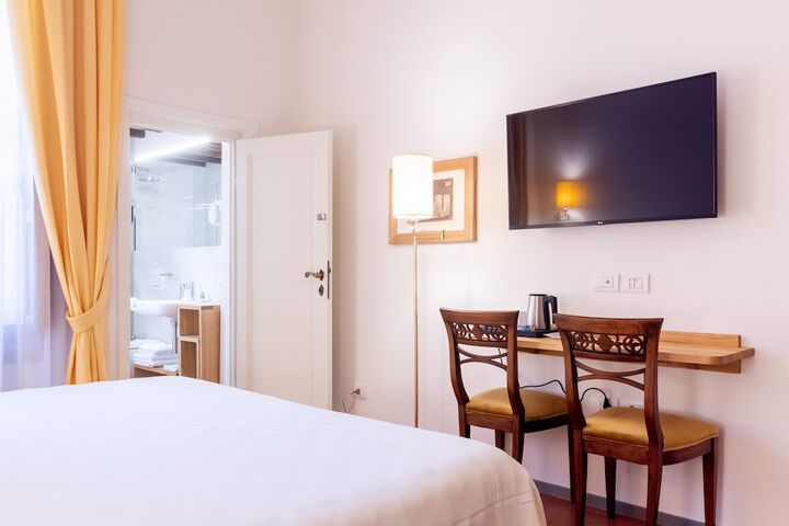 Room 4 of 18