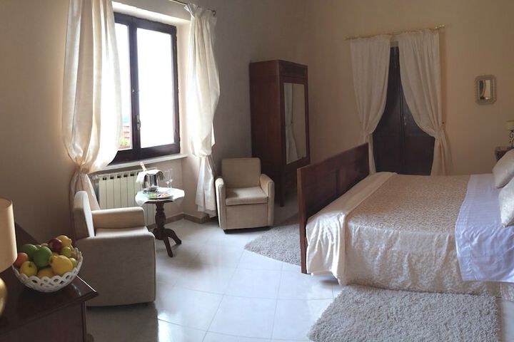 Room 4 of 38