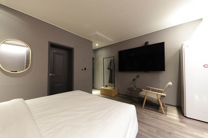 Room 4 of 64