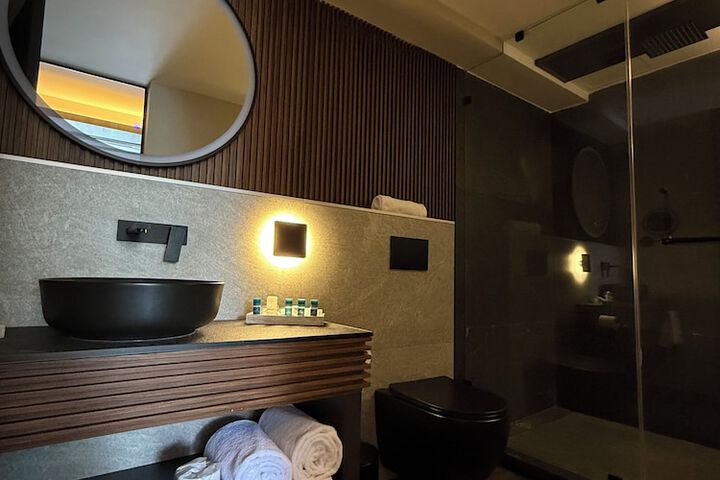 Room 53 of 64