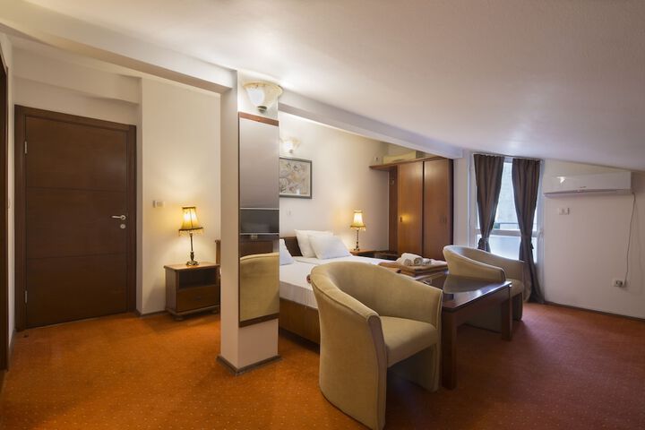 Room 26 of 95