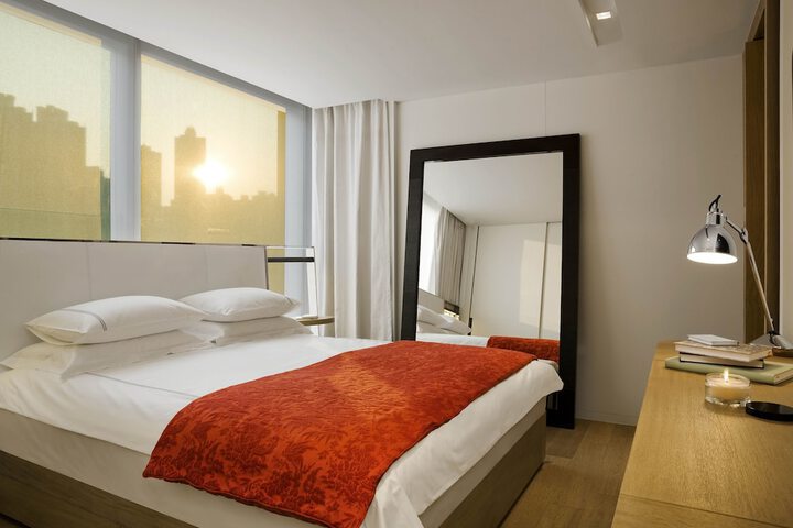 Room 5 of 32