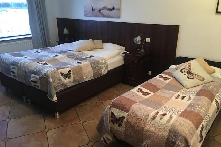 Room 2 of 30
