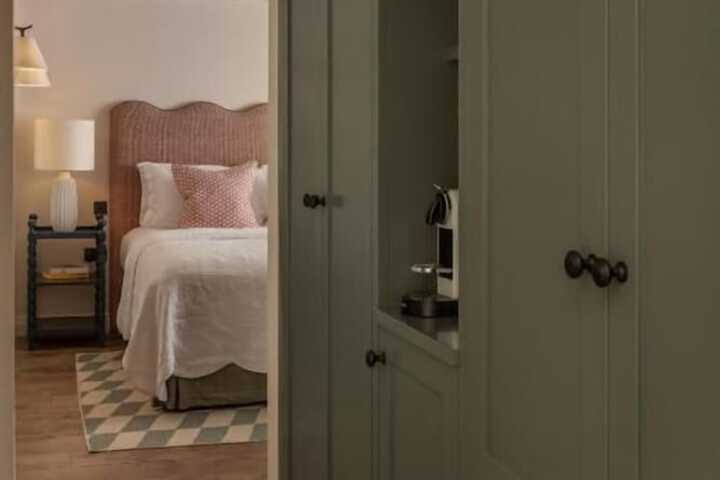 Room 3 of 94