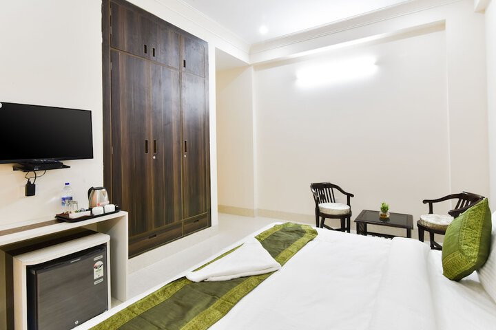 Room 25 of 27