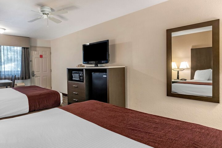 Business Plus 2 Queen Beds (2 of 7)